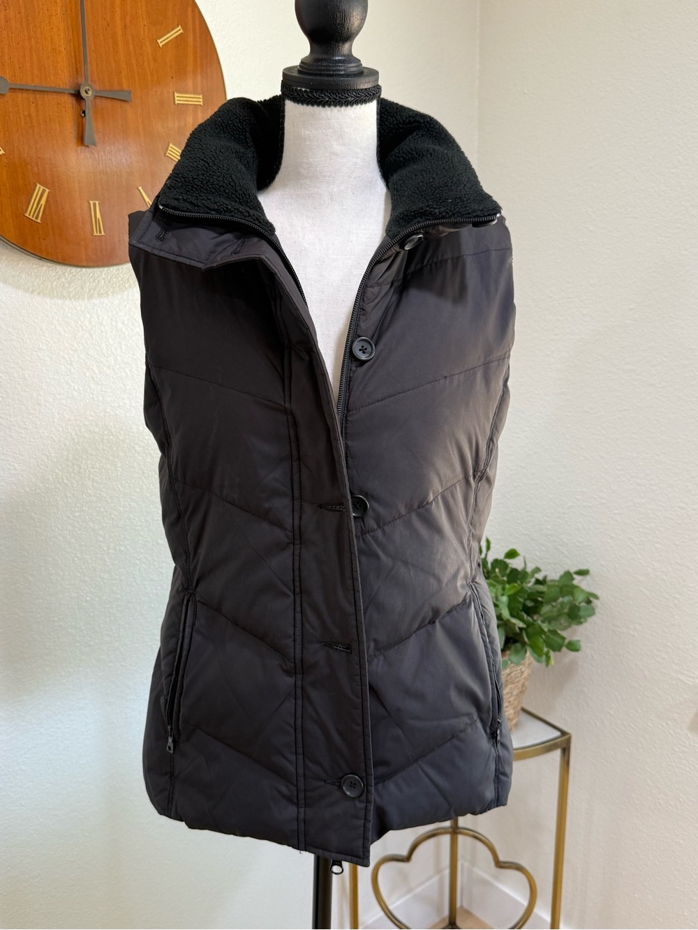 Banana Republic Black Down Puffer Vest Women’s Small Fleece Collar